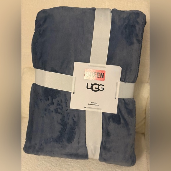 UGG Novah queen Fleece Blanket in Denim